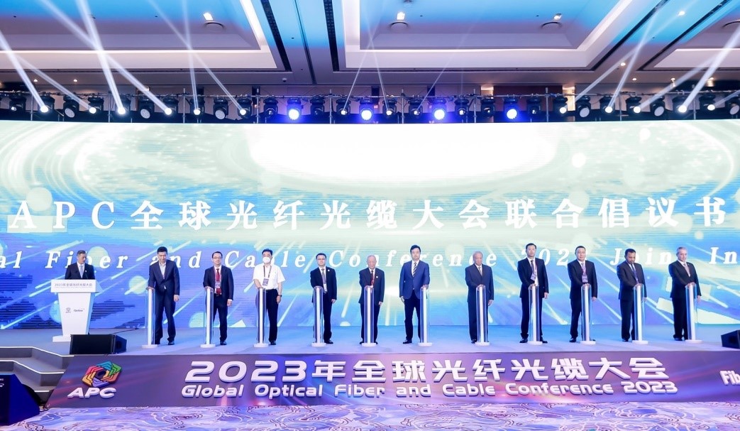信巔峰對決，中天科技與光迅科技正酣,信行業(yè)對比圖,中天科技和光迅科技對比,第1張